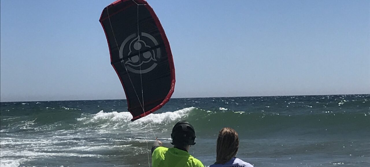 beginner lesson for kitesurfing in lisbon
